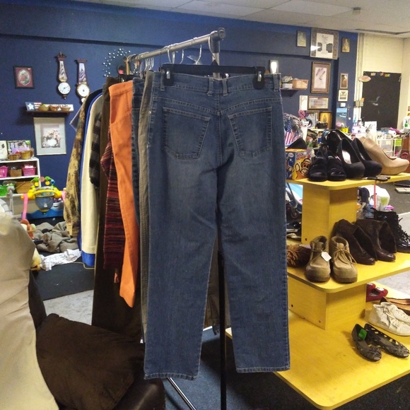 Ladies Jeans - Picture 2 of 3